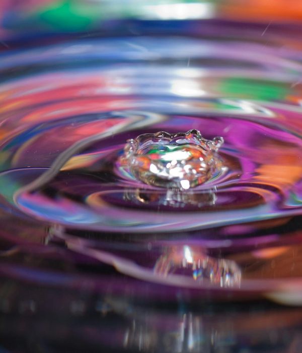 Minimalist visualization of fluid body movement and energy flow